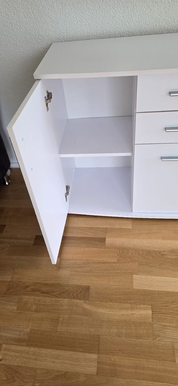 Kommoden: Weisses Sideboard mit 3 Türen und 2 Schubladen – Gebraucht aus Kappelen von Alphacentaurii 1