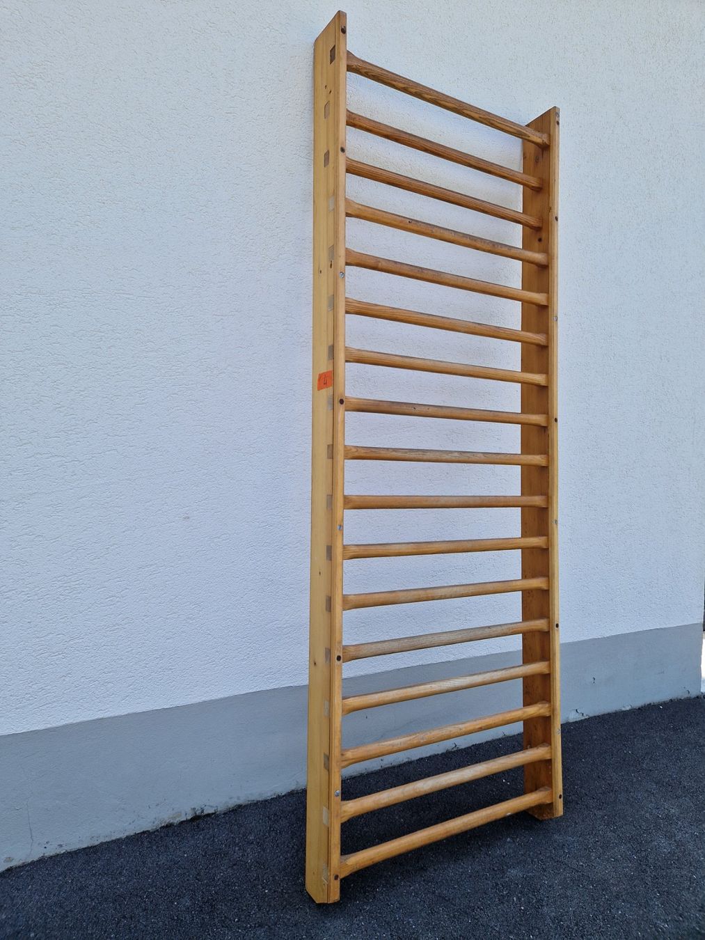 Kletterwände & Klettergriffe: Sprossenwand aus Turnhalle – Gebraucht aus Schwyz von Juliasz