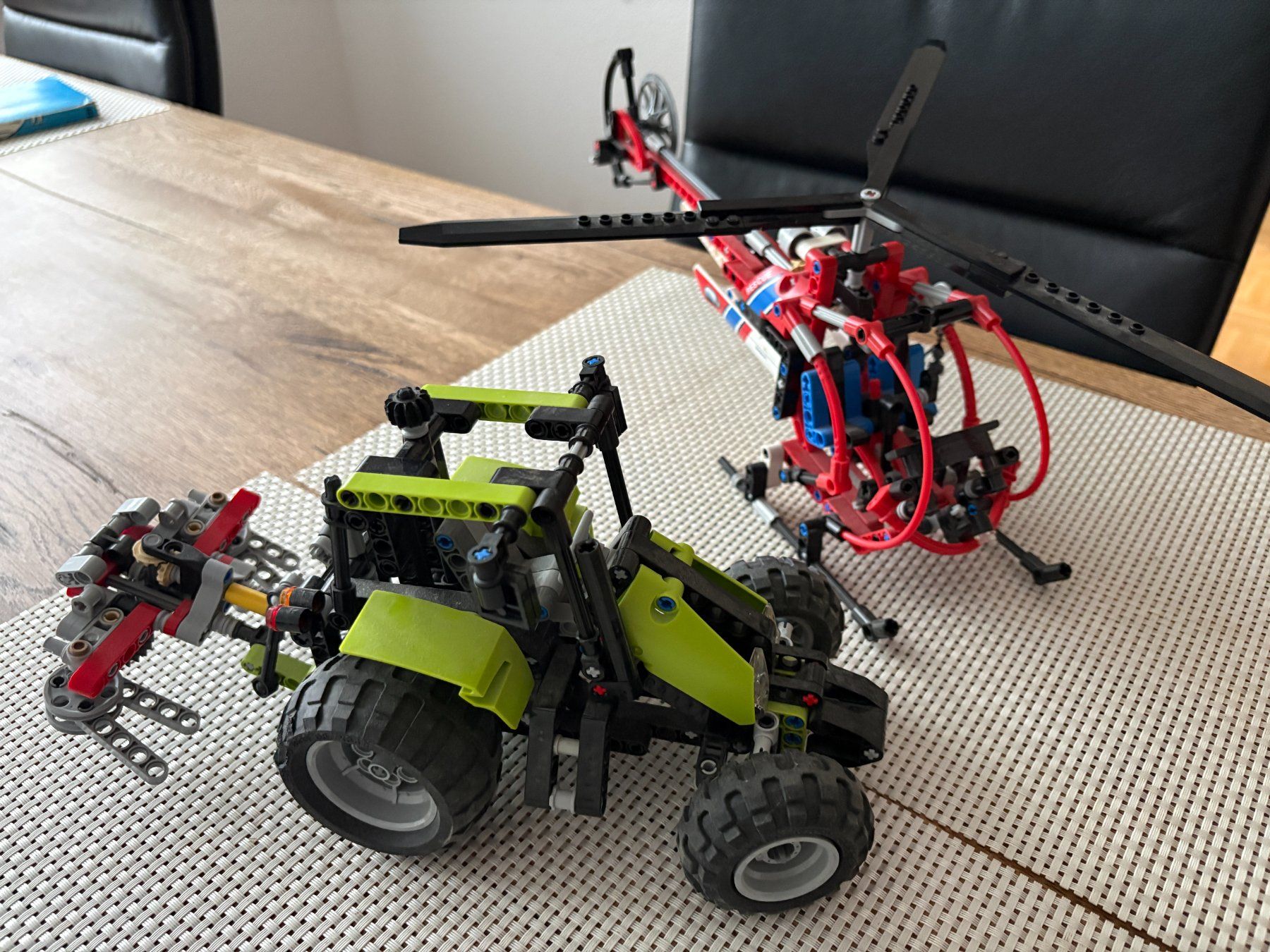 Lego Baukästen: Lego Technik Traktor 9393 und Helikpter 8068 – Gebraucht aus Buochs von Techtelmechtel 2