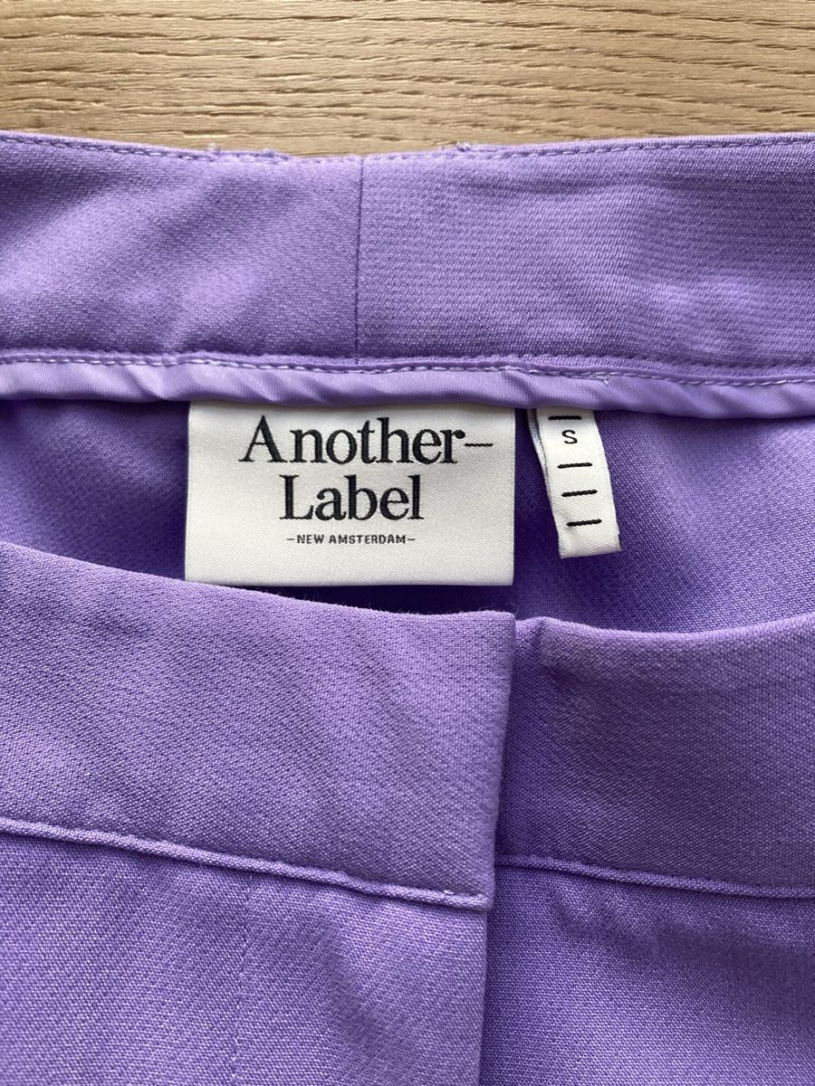 Pantaloni: Hose Another label, fliederfarben, Gr. S – Nuovo (secondo la descrizione) da Rickenbach ZH venduto da Vanijo 2
