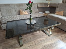 Table basse design en verre fumé et fer forgé vintage