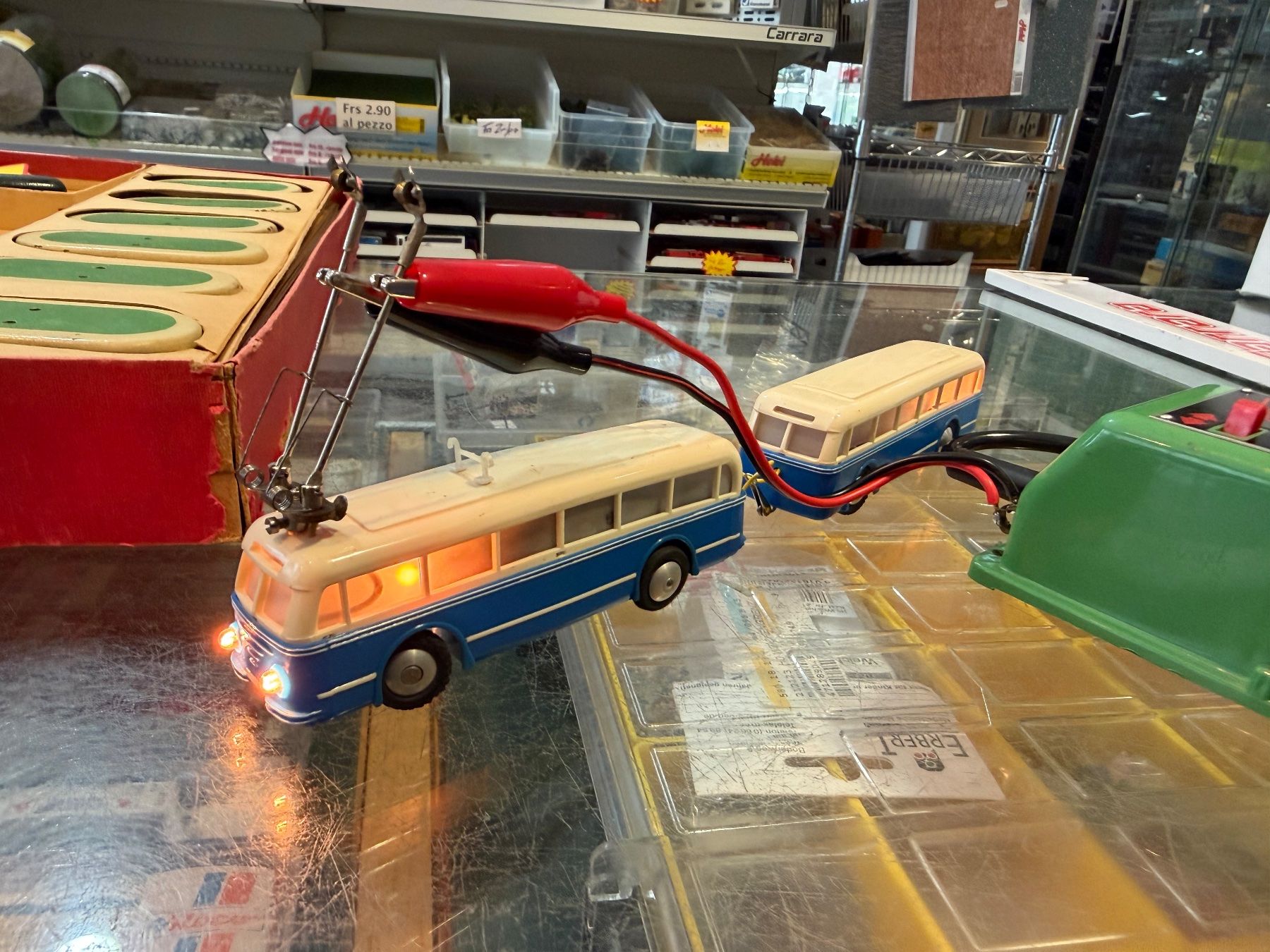 Eheim Modellini di ferrovie: Eheim H0 DC Vintage Trolley Bus 103 – Usato da Chiasso venduto da Carrara-Modellismo 1