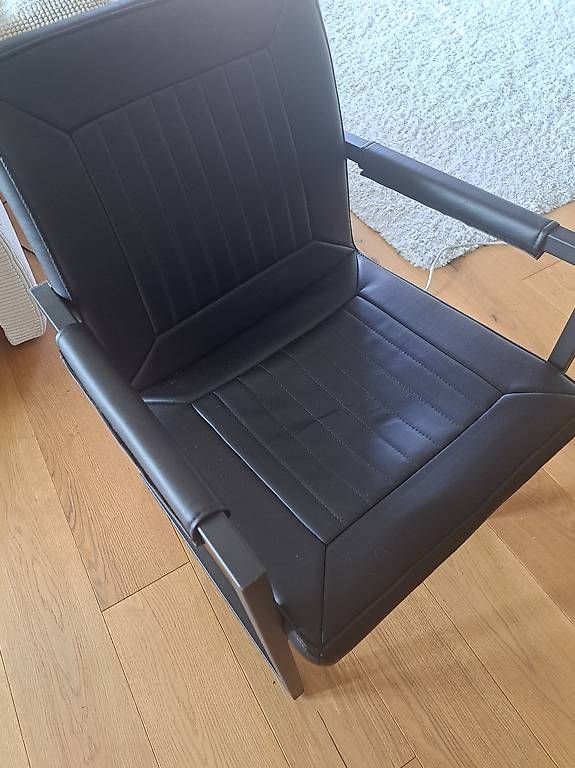 Tische: Table avec chaises  – Gebraucht aus Courrendlin von Tyenno 1
