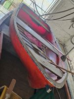 Rotes Ruderboot, ideal für den Sommer! Inkl. Ruder.