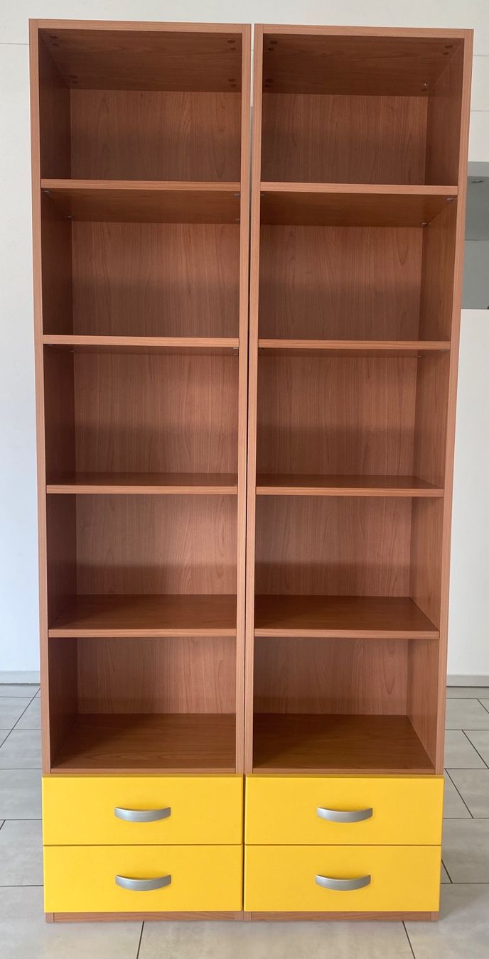 Scaffali: Librerie con cassetti - ottime condizioni – Nuovo (secondo la descrizione) da Cugnasco venduto da ipi_f7bm