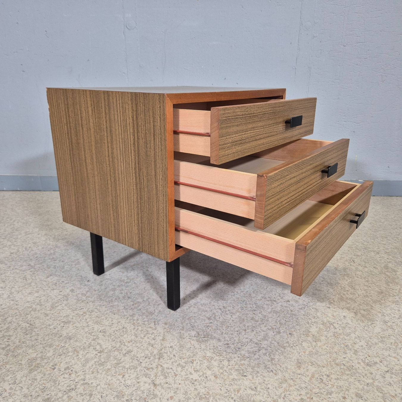 Cassettiere: 1970 Nachttisch Bedside Table Kommode Schubladenkommode – Usato da Nottwil venduto da Wondewa-Shop 4