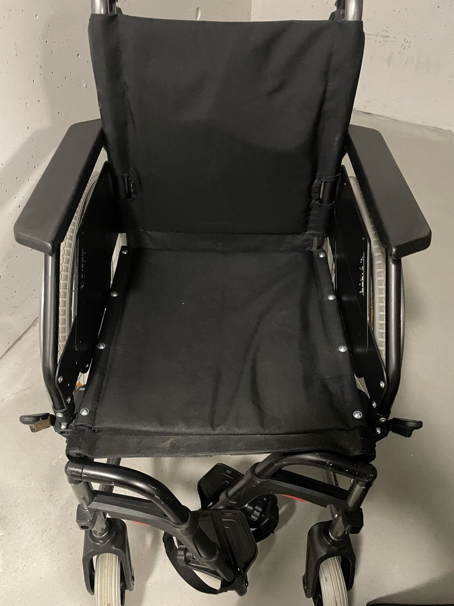 Sedie a rotelle: Sedia a rotelle,marca Dietz,colore nero – Usato da Gordola venduto da ven_hk7f 2