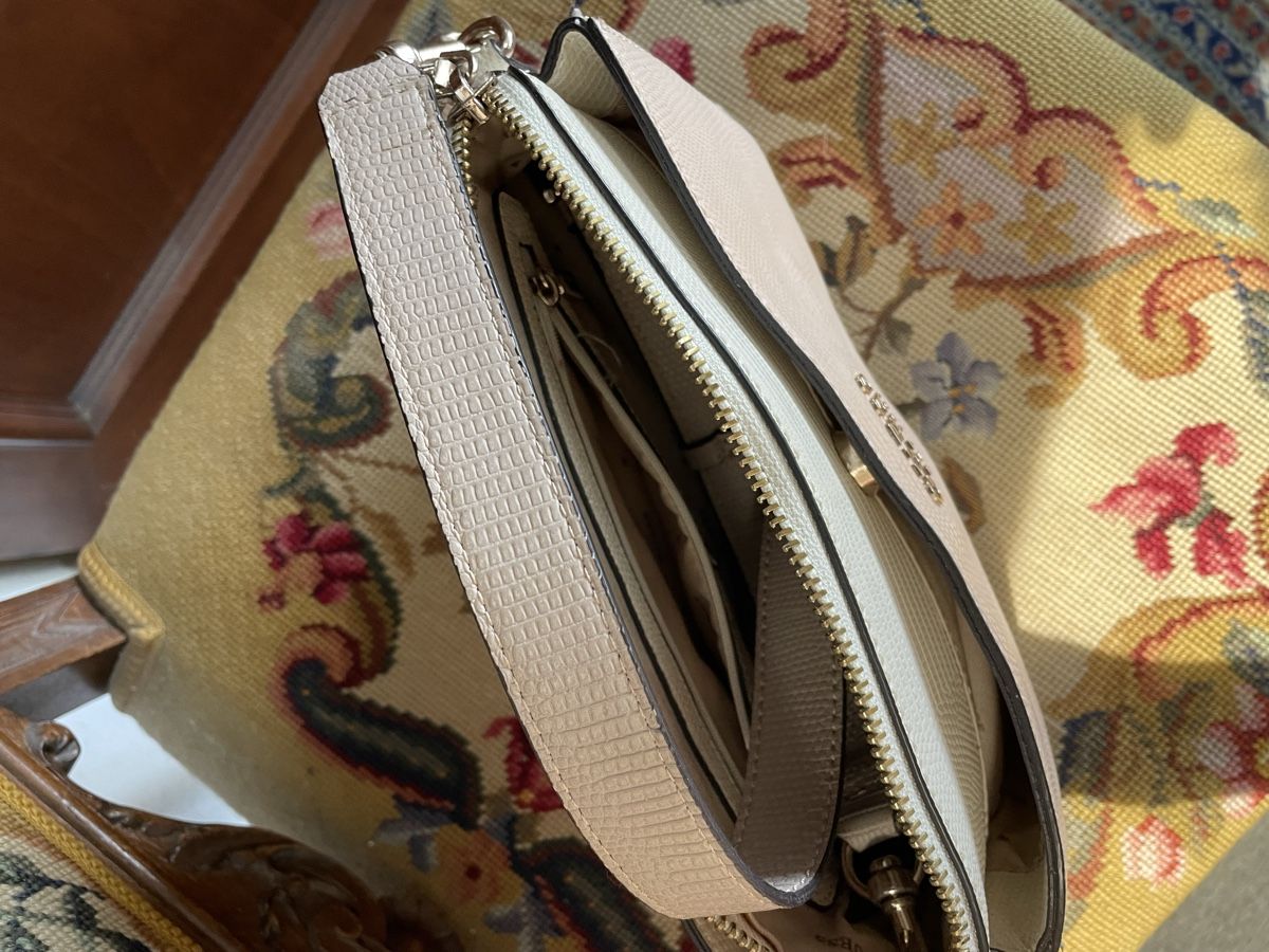 Guess Taschen für Damen: GUESS Damen Handtasche Creme/Beige – Gebraucht aus Männedorf von cha_ft5f 1