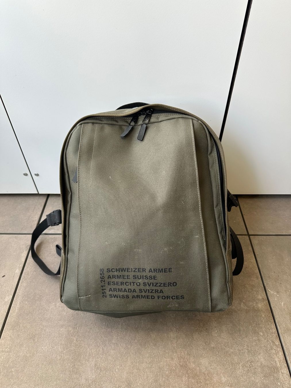 Schweizer Armee Zaini: Schweizer Armee Tagesrucksack – Usato da Ebikon venduto da Gaenggeliwaar