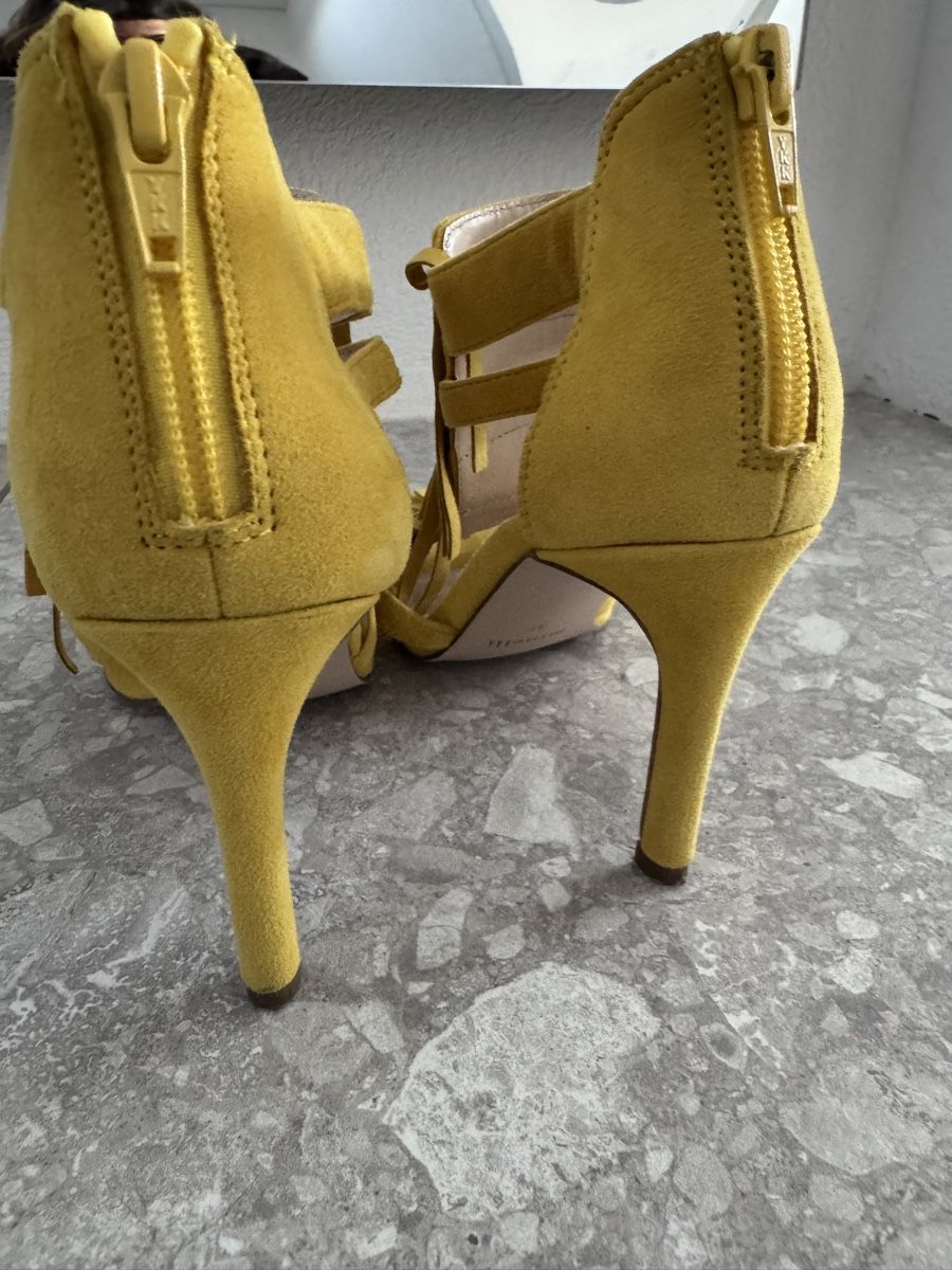 Scarpe da donna: Minelli Yellow Fringed Heels, Size 37 – Usato da Jonen venduto da chrispluess 1
