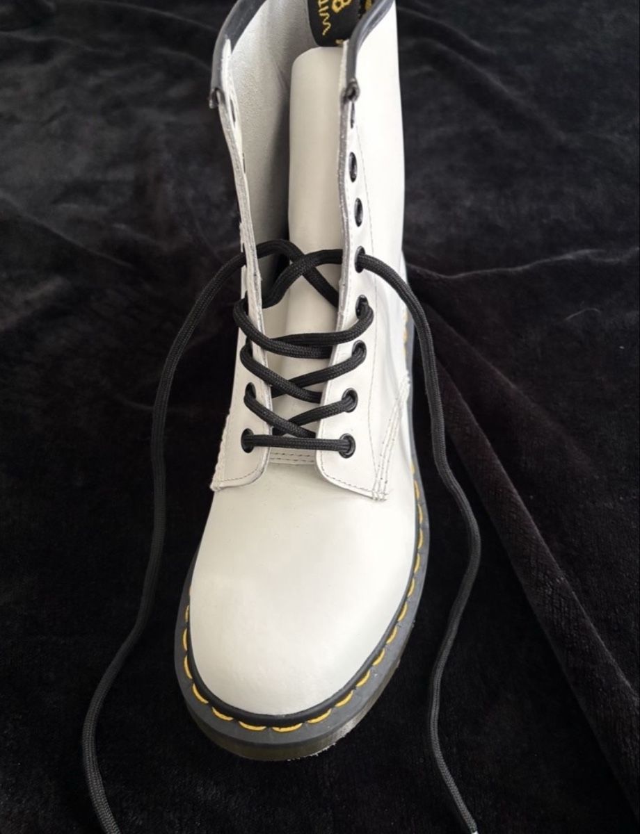 Dr. Martens Scarpe da uomo: Dr. Martens 1490 Weiss Gr. 39 – Usato da Steffisburg venduto da Johani87 1