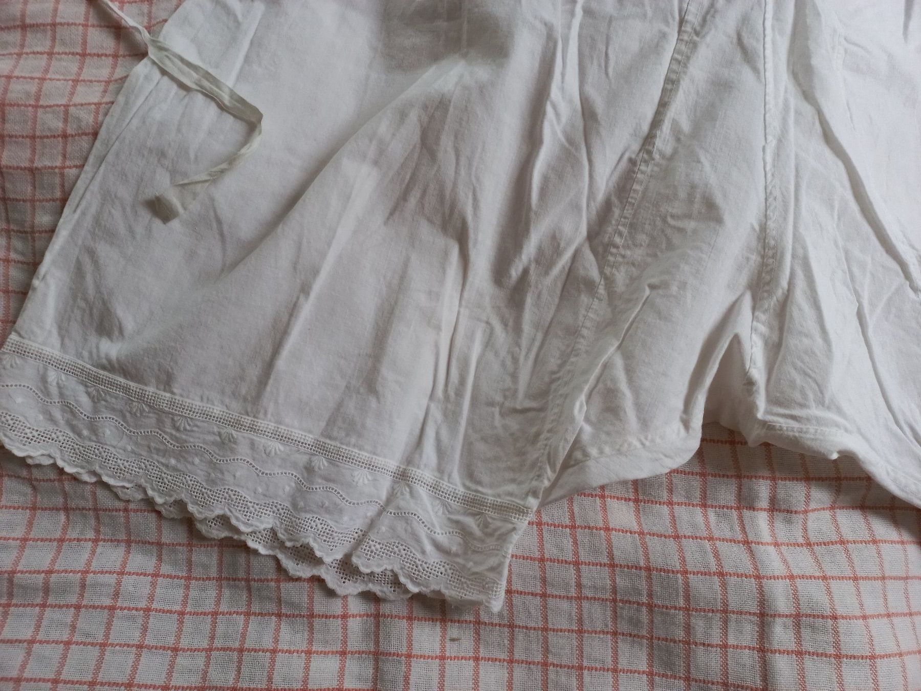 Altra biancheria intima: Sehr alte Unterhose mit Spitzen – Usato da Büttikon AG venduto da Annale 3