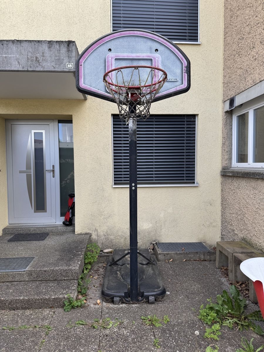 Canestri da basket: Basketballkorb mit Ständer – Usato da Rubigen venduto da Dominique76 1