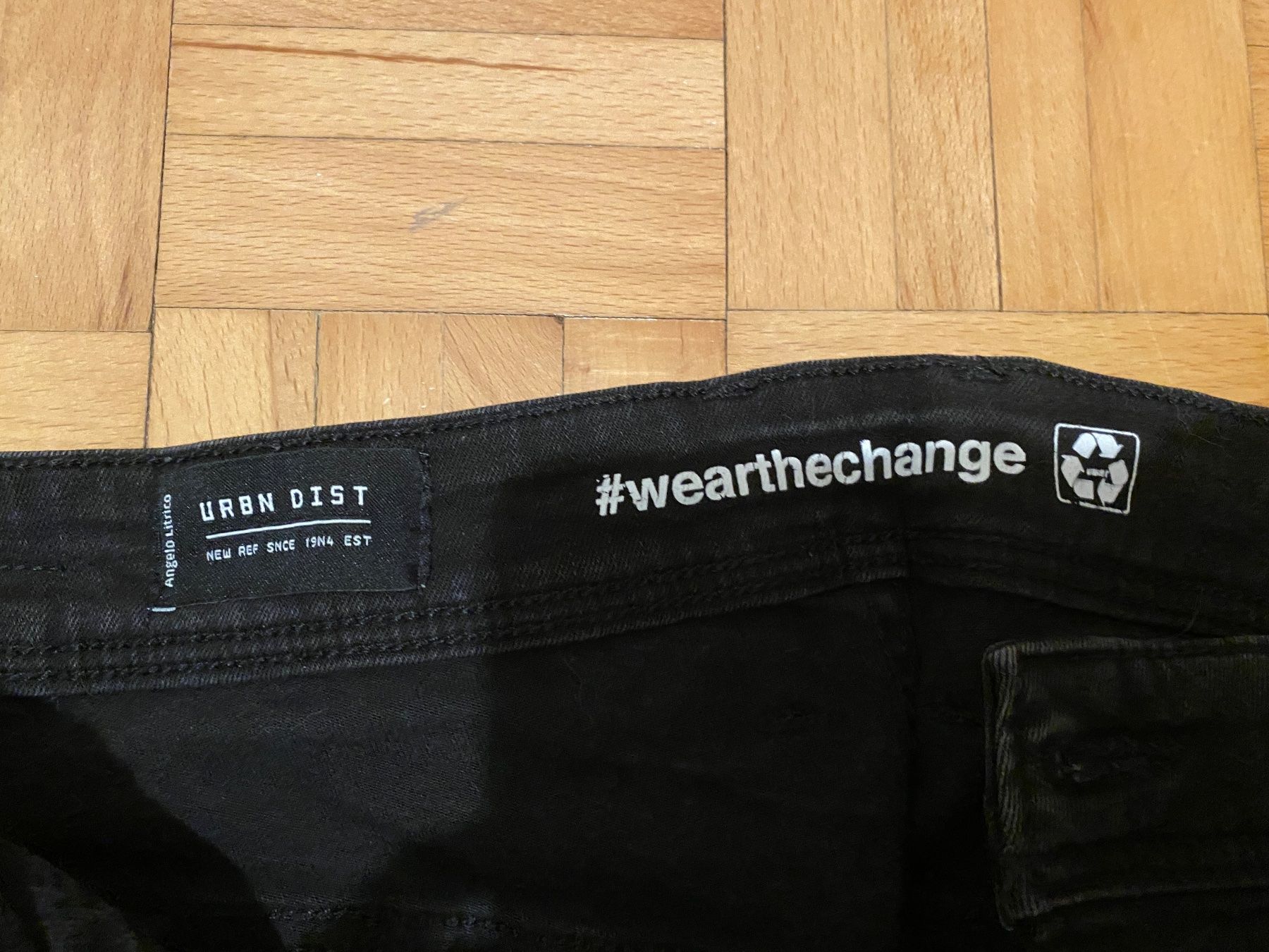 C&A Pantalons: Kurze Hose schwarz, Grösse 36 C&A – D'occasion à Zürich par Wim-Broccoli 1