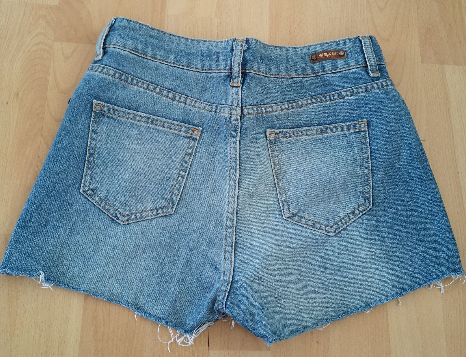 Jeans: Jeans-Hotpans Gr. 34 - Spendenaktion – Usato da Unterkulm venduto da Beljasch 4