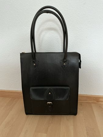 Shopper von & Other Stories aus hochwertigem Leder