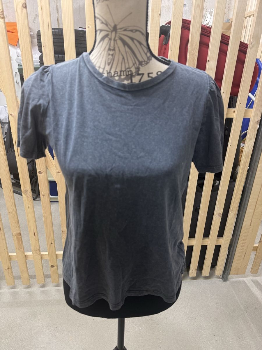 T-shirt: Tshirt – Usato da Itingen venduto da jessi811
