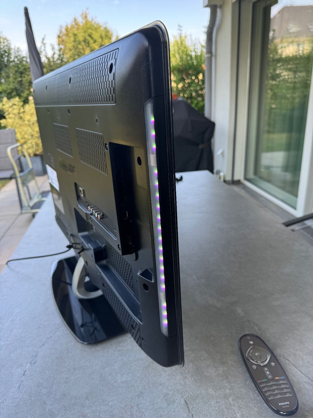 Televisori: TV Philips 32''Ambilight et support mural – Usato da St-Légier-Chiésaz venduto da pepette62 1