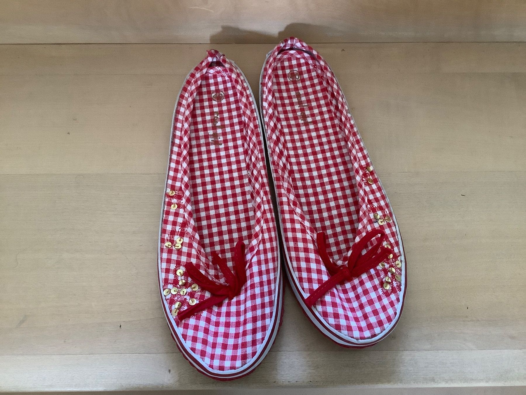 Damenschuhe: Damen- Stoffschlapper – Gebraucht aus Triesen von boston7