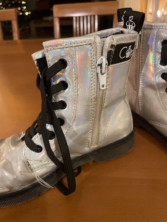 Scarpe per ragazze: Mädchen Stiefel Cupcake Silber Perlmutt 30 – Usato da Bergdietikon venduto da antovale 1