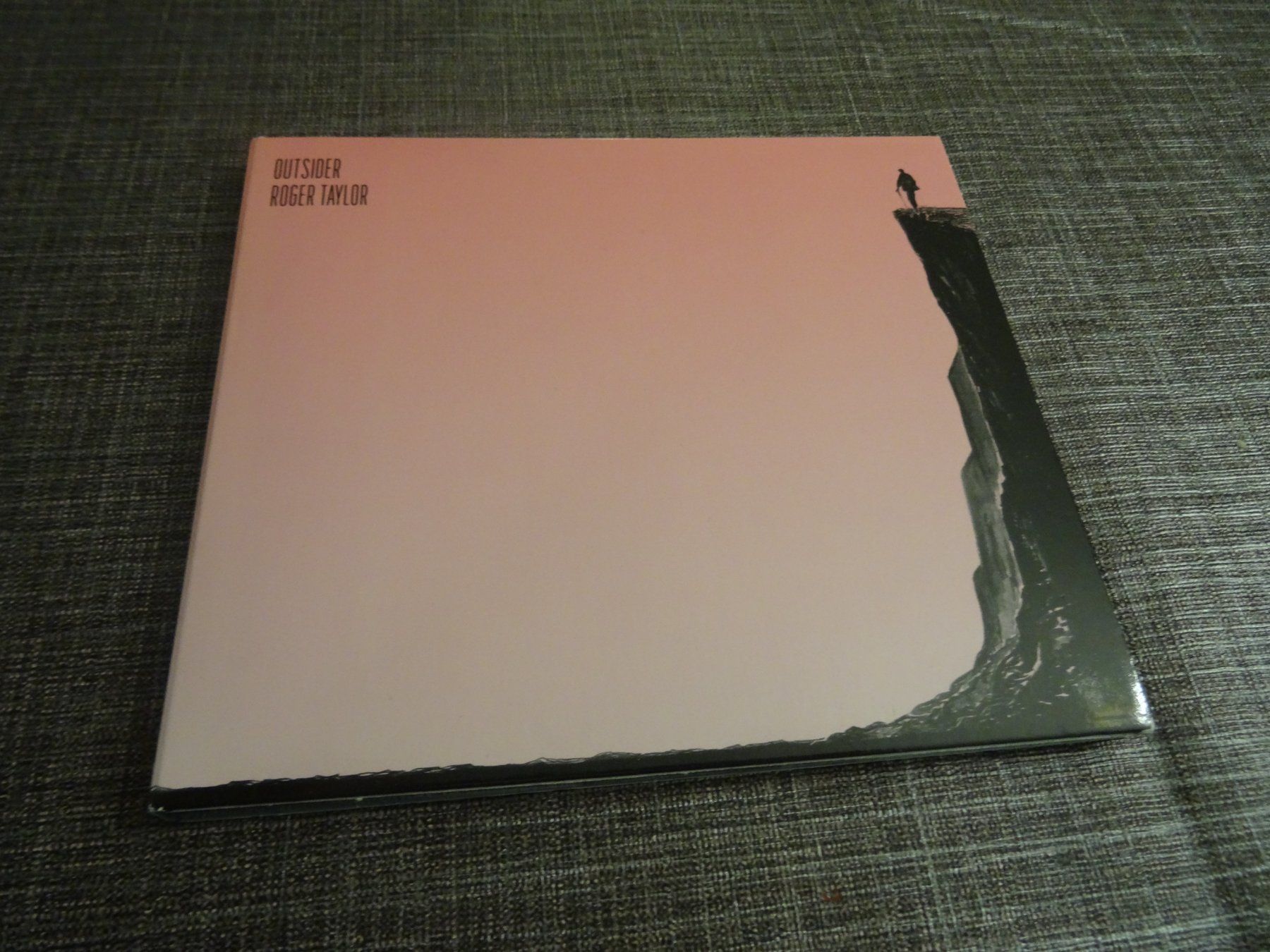 CD: Roger Taylor - Outsider - CD – Usato da Olten venduto da Disc-Ausverkauf
