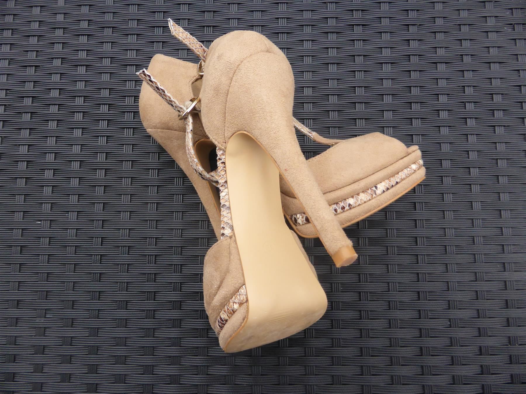 Scarpe da donna: Sandale, beige, Gr.38 – Usato da Schübelbach venduto da Dolly990_2 2