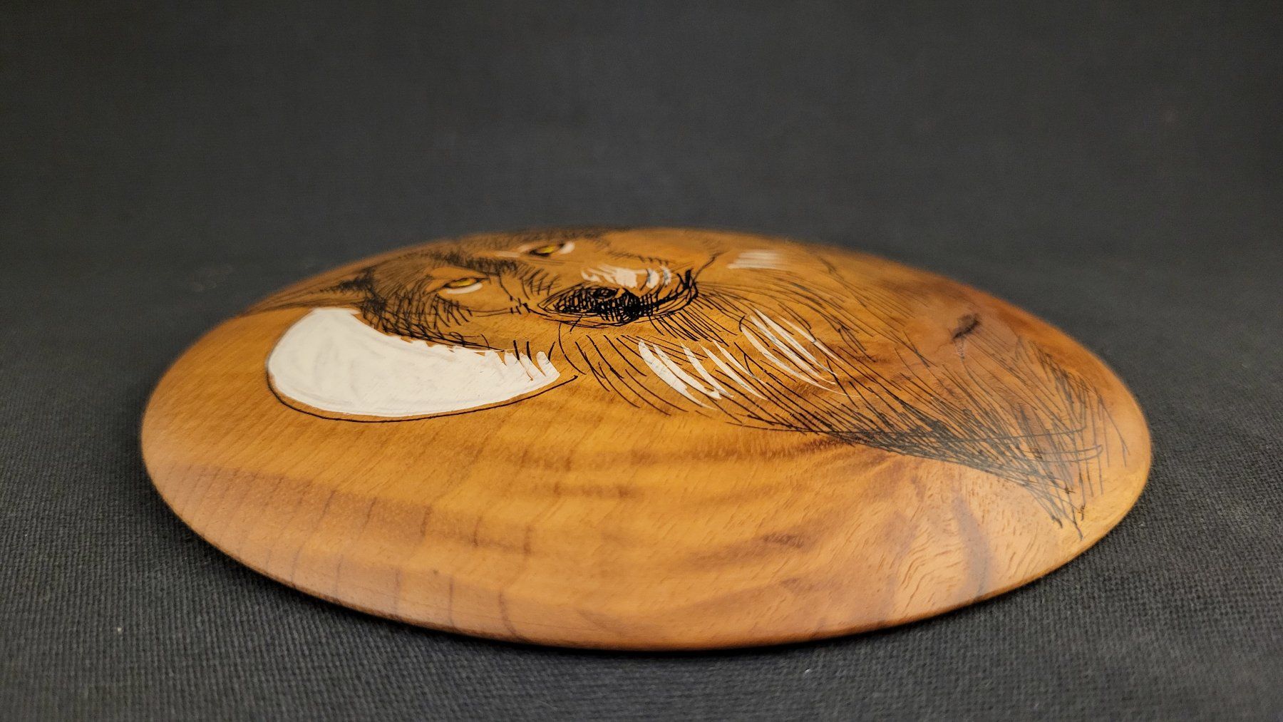 Statuette: Handgemaltes Wolf-Bild "Swede's Myrtlewood" – Usato da Basel venduto da spinne02 1