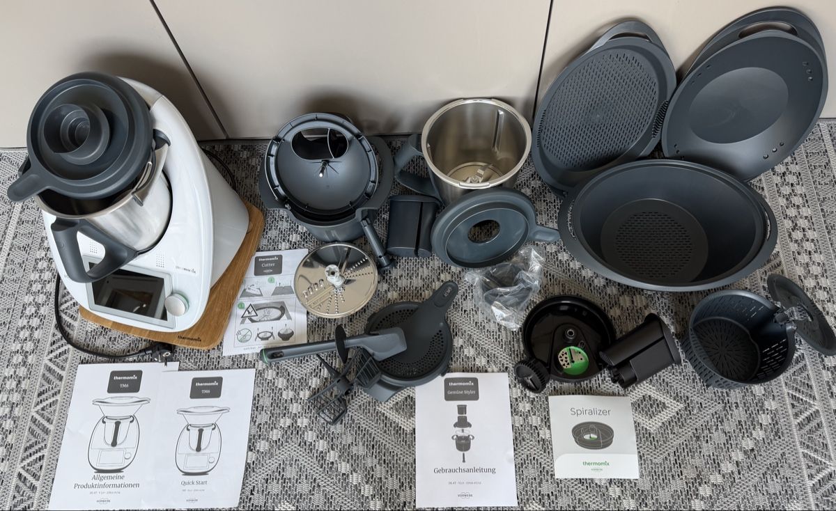 Thermomix Küchengeräte: Thermomix Vorwerk TM6 - mit viel Zubehör – Neu (gemäss Beschreibung) aus Rheinfelden von dBartel