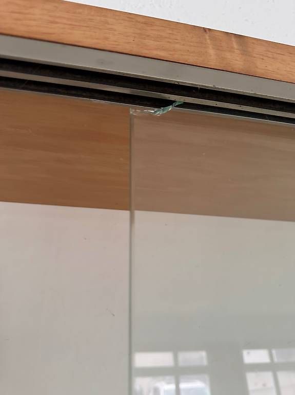 Vitrines: 3 WandVitrinen  stark gebraucht  auch Einzel-Abgabe – D'occasion à Münchwilen AG par me2work 1