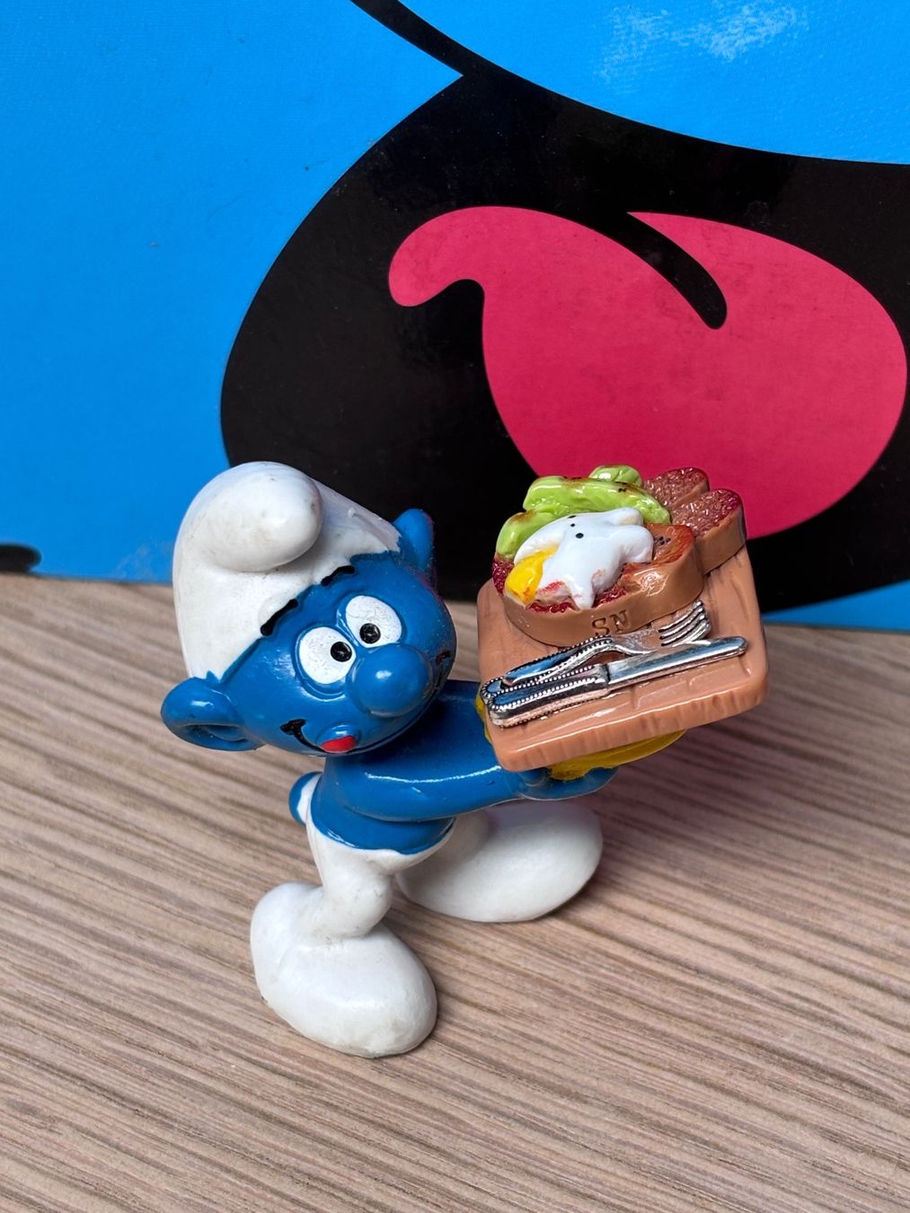Statuette: Schlumpf mit Frühstücks-Toast – Usato da Lyss venduto da Duckszone