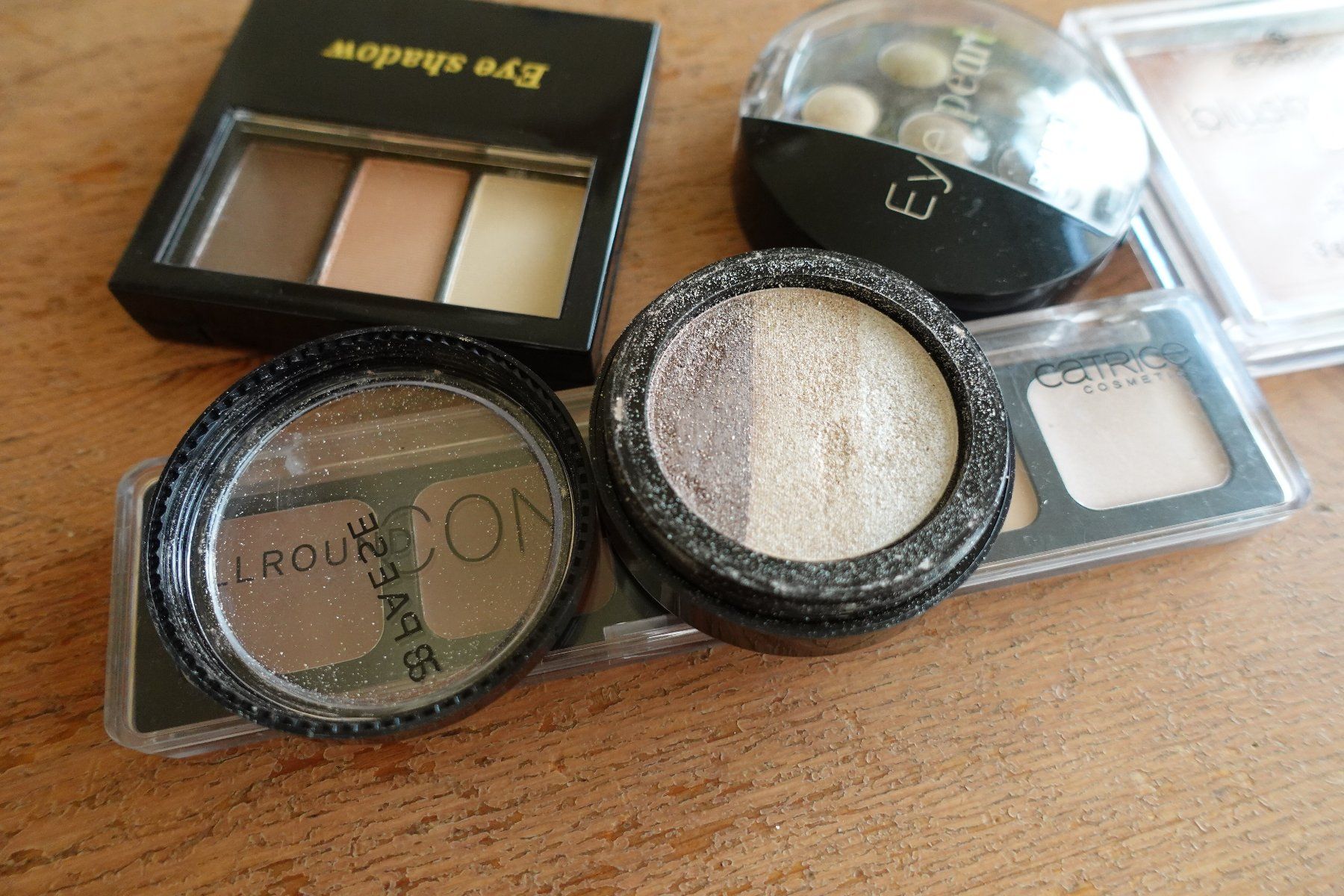 Make-up: Diverse Make-Up Paletten, Eye Shadow, Contouring, Blush – Usato da Ettiswil venduto da maimaiswiss 3