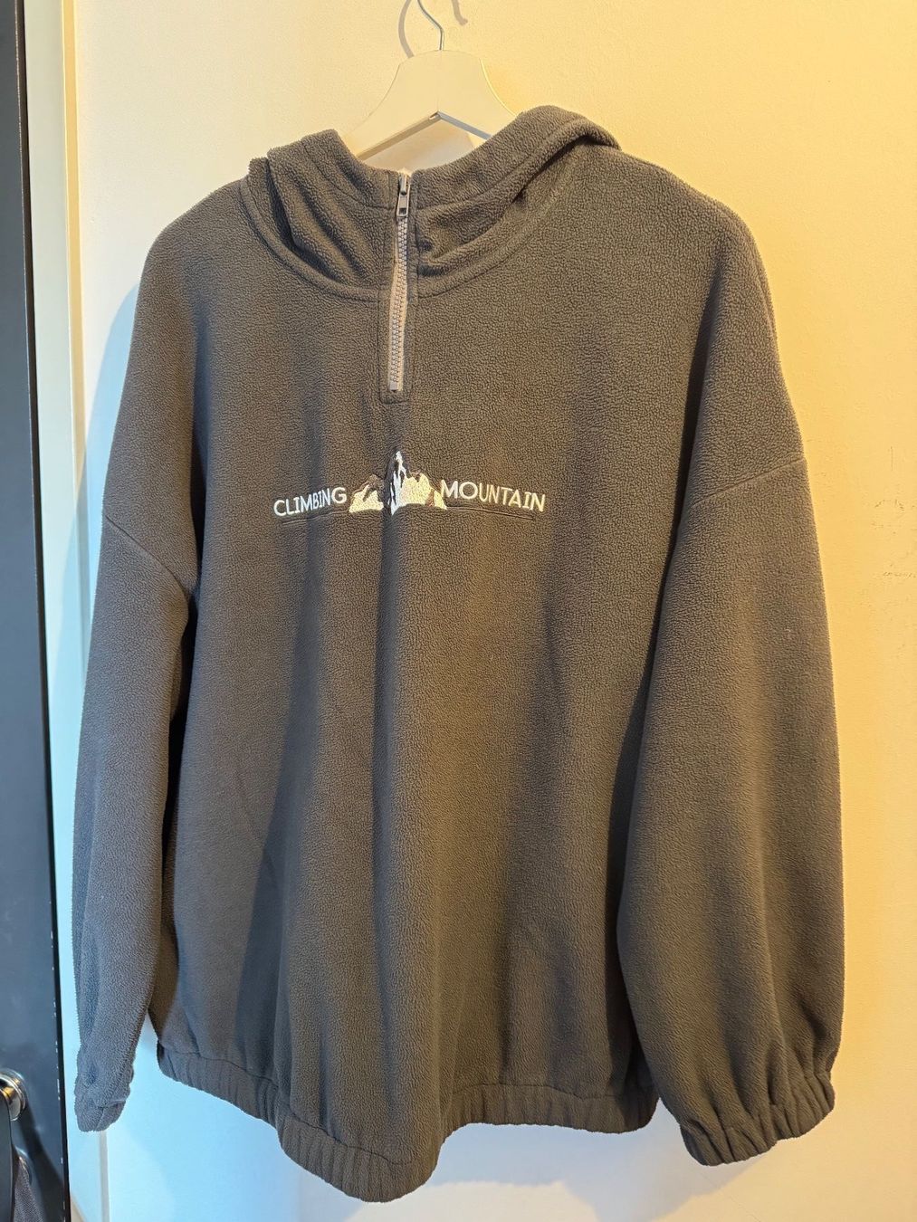 Maglioni & Felpe: Oversized Fleece Hoodie – Usato da Arbon venduto da flowerandfound