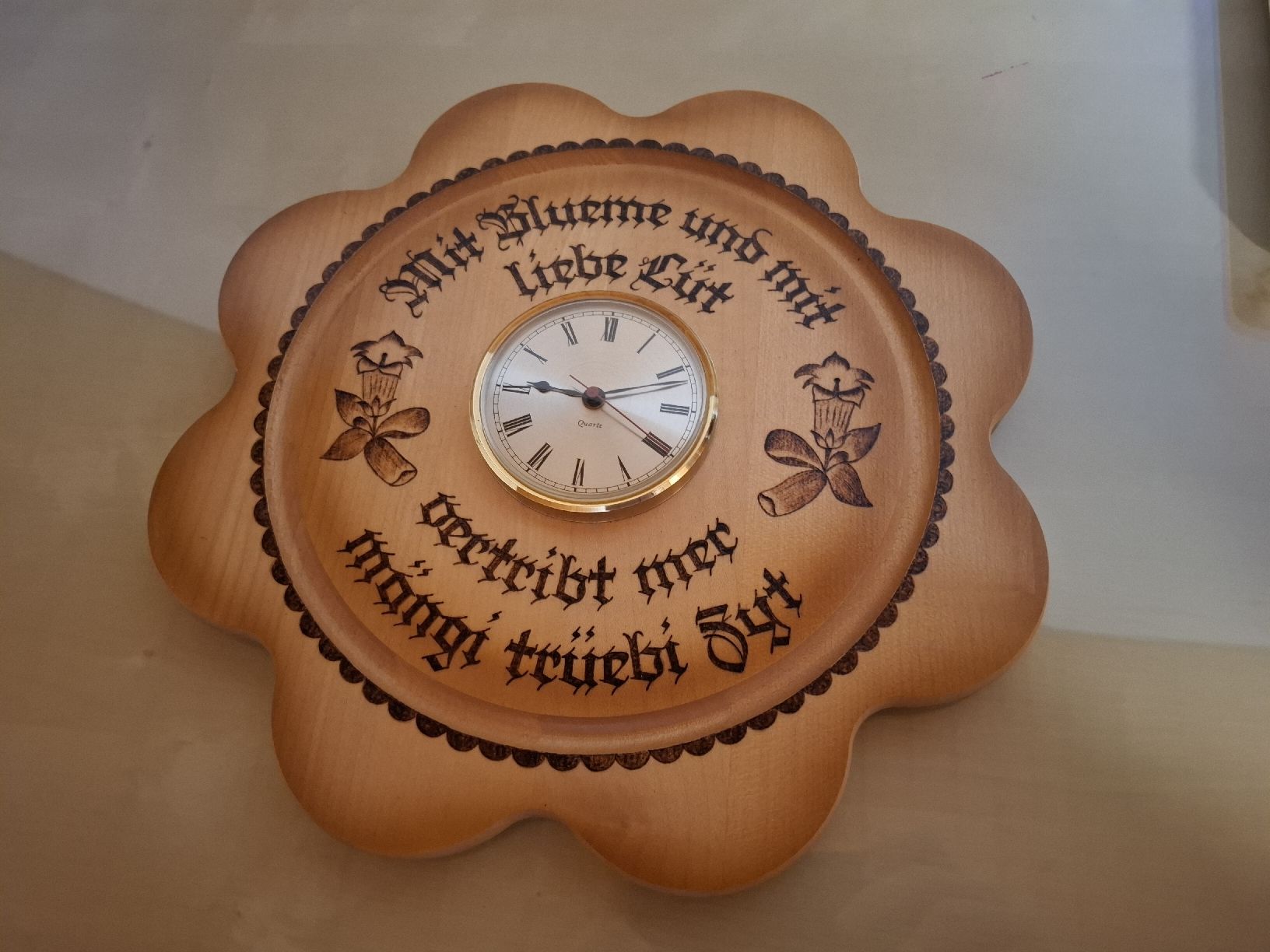 Orologi: Holzuhr / Wanduhr – Usato da Grosswangen venduto da michelli.