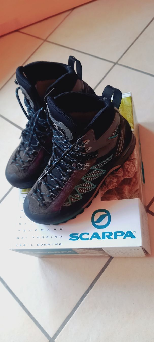 Scarpa Scarpe da uomo: chaussures de randonnée SCARPA T 38.5  – Nuovo (secondo la descrizione) da L'Abbaye venduto da AngeGafner