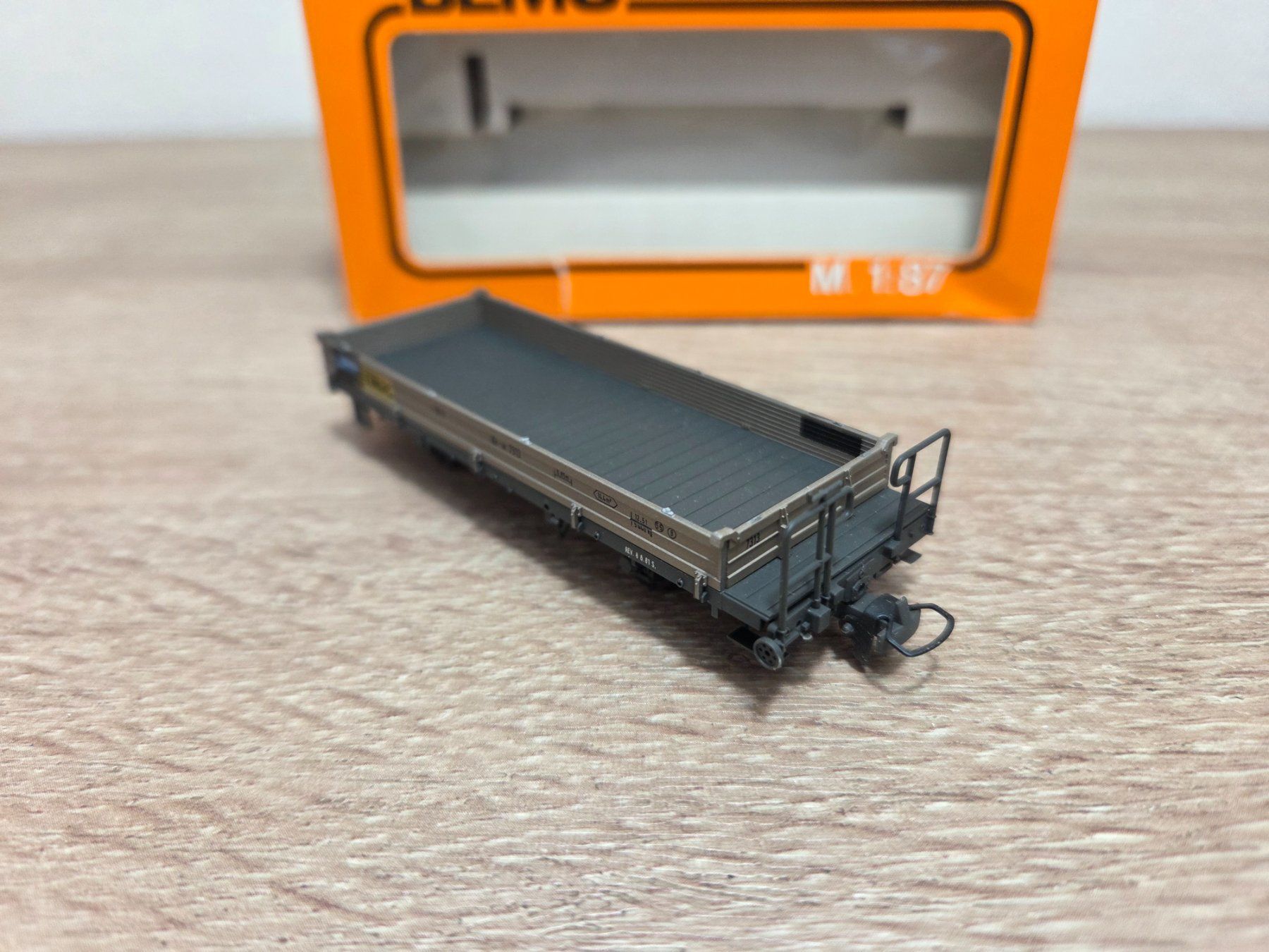 Bemo Modelleisenbahnen: Bemo 2263 Niederbordwagen RhB H0m – Gebraucht aus St-Aubin-Sauges von Lo_Go 2