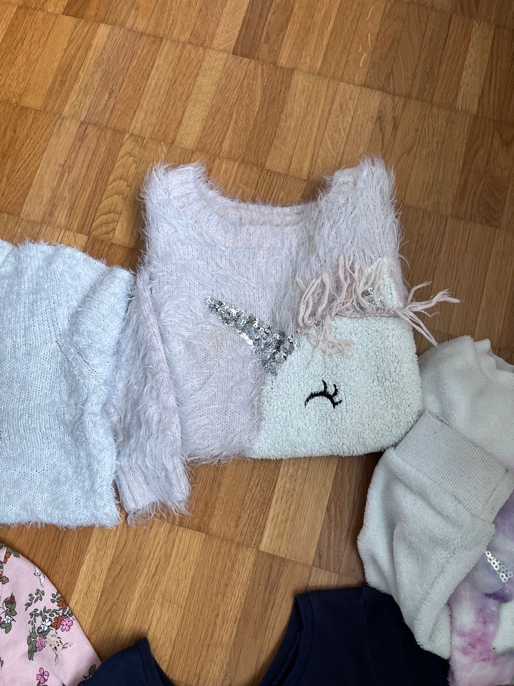 H&M Lotti & Set di vestiti: Mädchen Kleider und Pullover Einhorn Set gebraucht – Usato da Jona venduto da Ceppeto 3