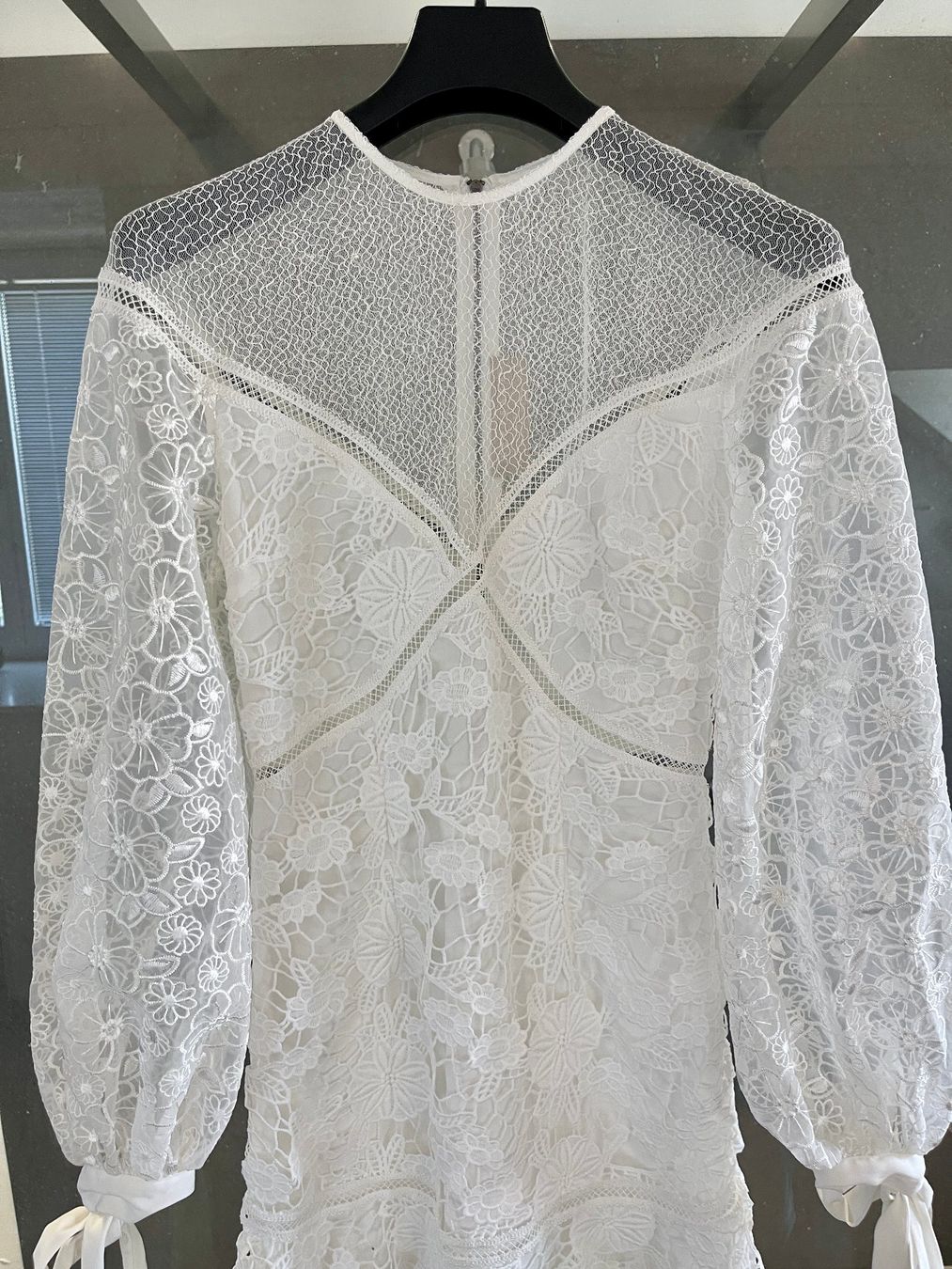 Robes: Kleid mit Blumenapplikationen Grösse S – D'occasion à Ennetbürgen par sarahsofia 1