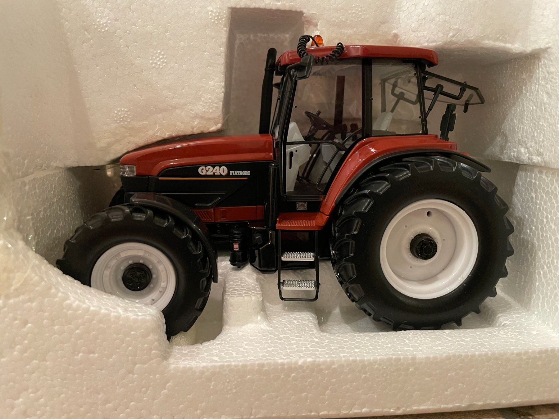 Fiatagri Trattori: Fiatagri G240 von ROS – Nuovo e nell'imballaggio originale da Kreuzlingen venduto da Stefan1150