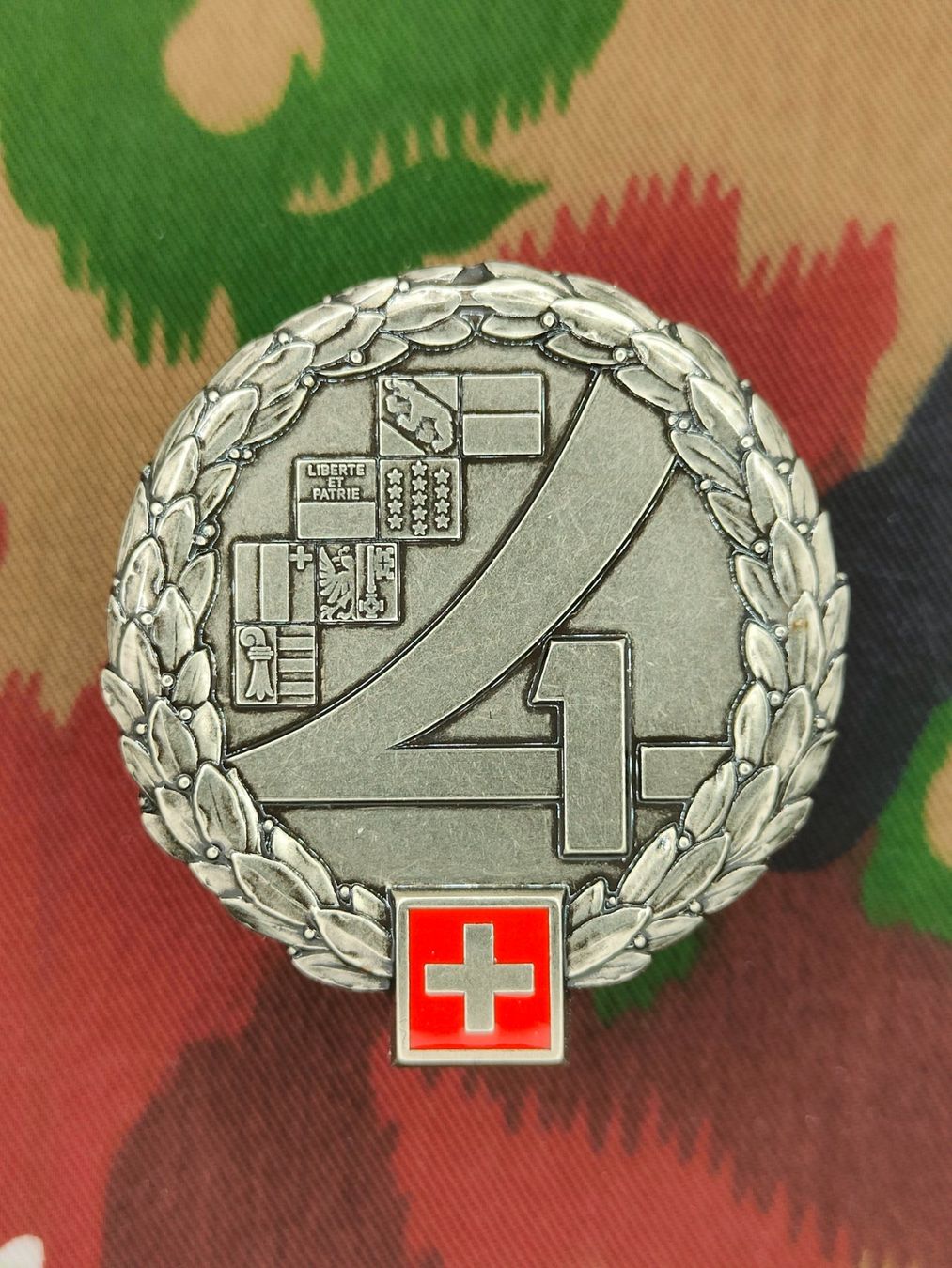 Schweizer Armee Uniformi:  Béretemblem Territorialregion 1, neu – Usato da Bauma venduto da SwissMilitaria
