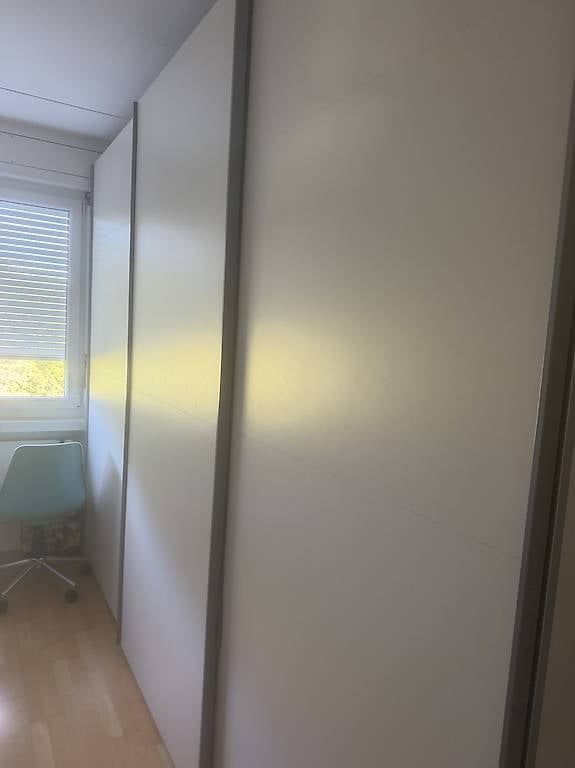 Schränke: Kleiderschrank – Gebraucht aus Köniz von col_r9zc 1