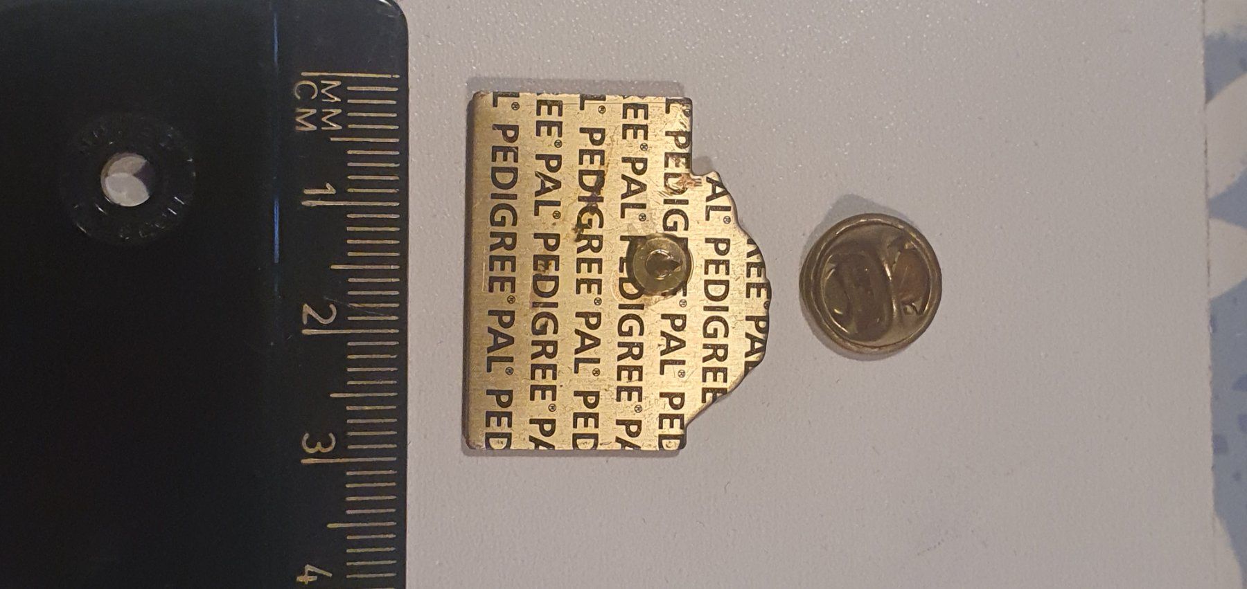 Placchette & Badge: Pin's Chien PAL pedigree – Usato da St-Barthélemy VD venduto da titeuf5 1