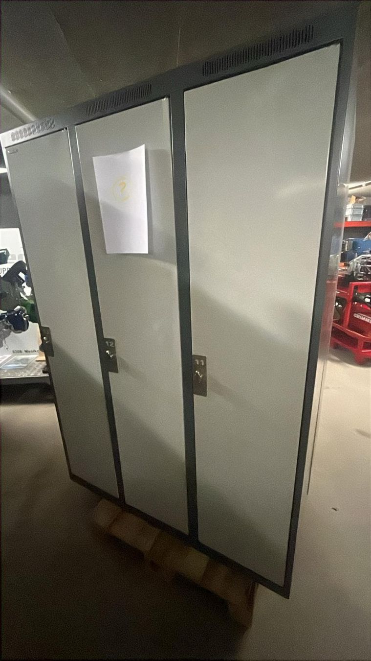 Lista Porte manteau: Lista Graderobenschrank, Spind 3fach – D'occasion à Berlingen par mar_j9wt 1