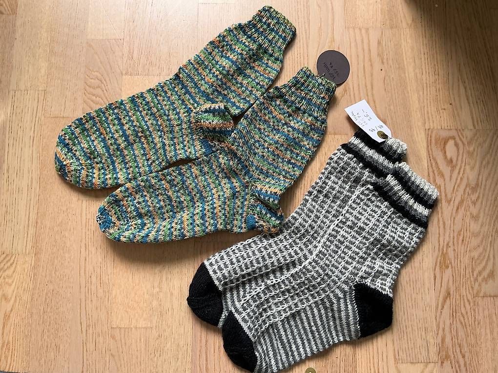 Chaussettes: Socken handgestrickt Gr 48/49  – Neuf avec emballage d'origine à Liestal par Strigg-Grossmami