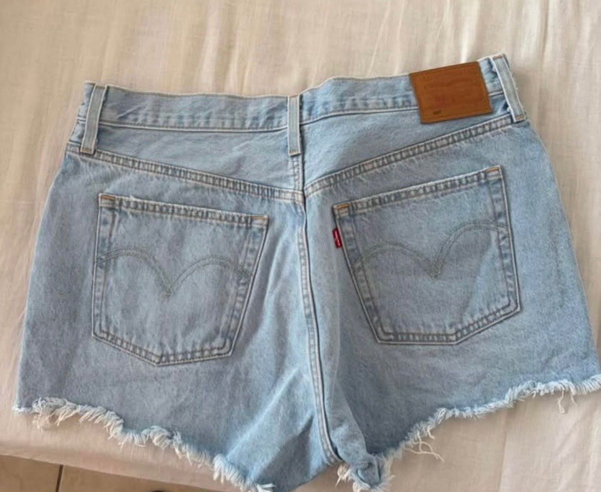 Jeans: Shorts Levi's donna – Nuovo (secondo la descrizione) da Payerne venduto da Petite-vendeuse 2
