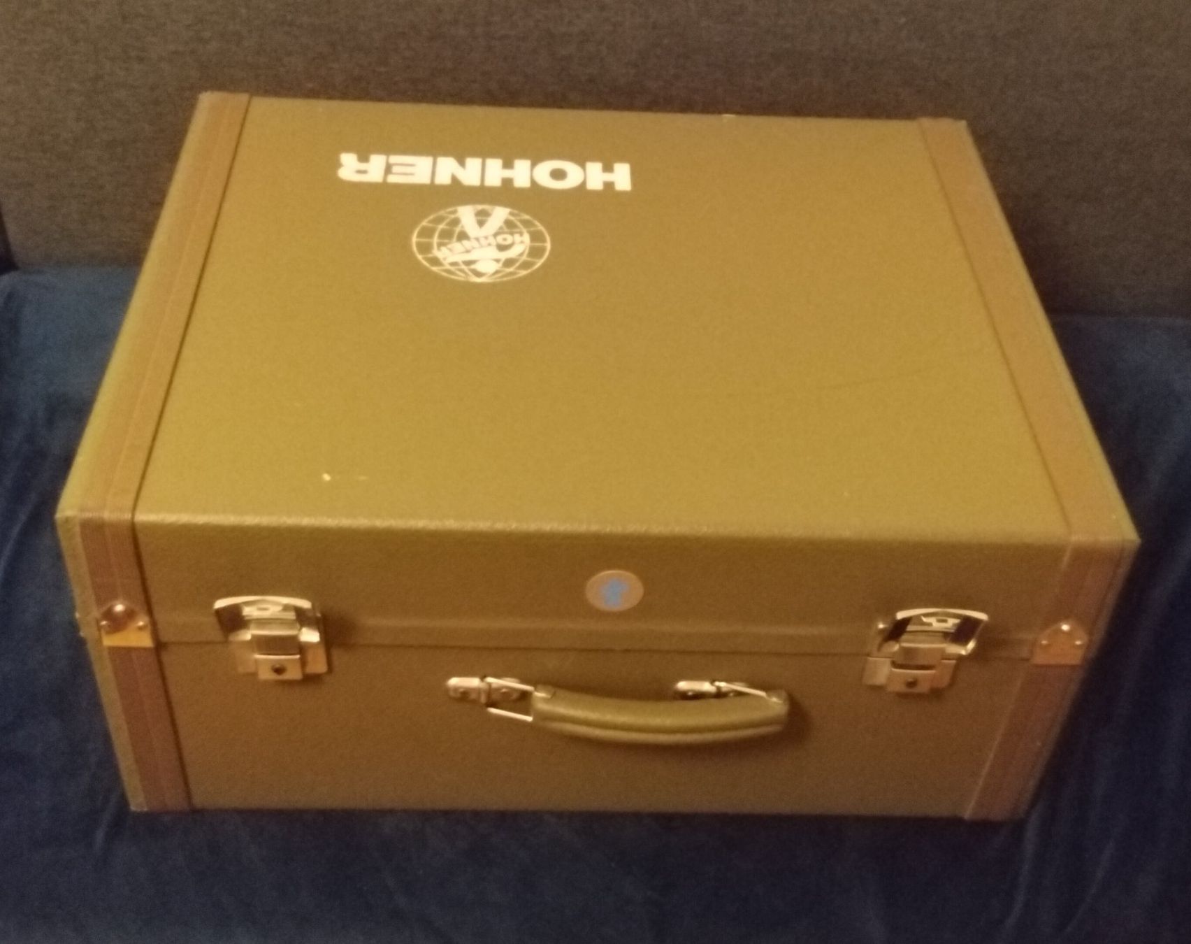 Hohner Musikinstrumente: Coffre Hohner rigide pour accordeon – Gebraucht aus Vevey von Djporradao