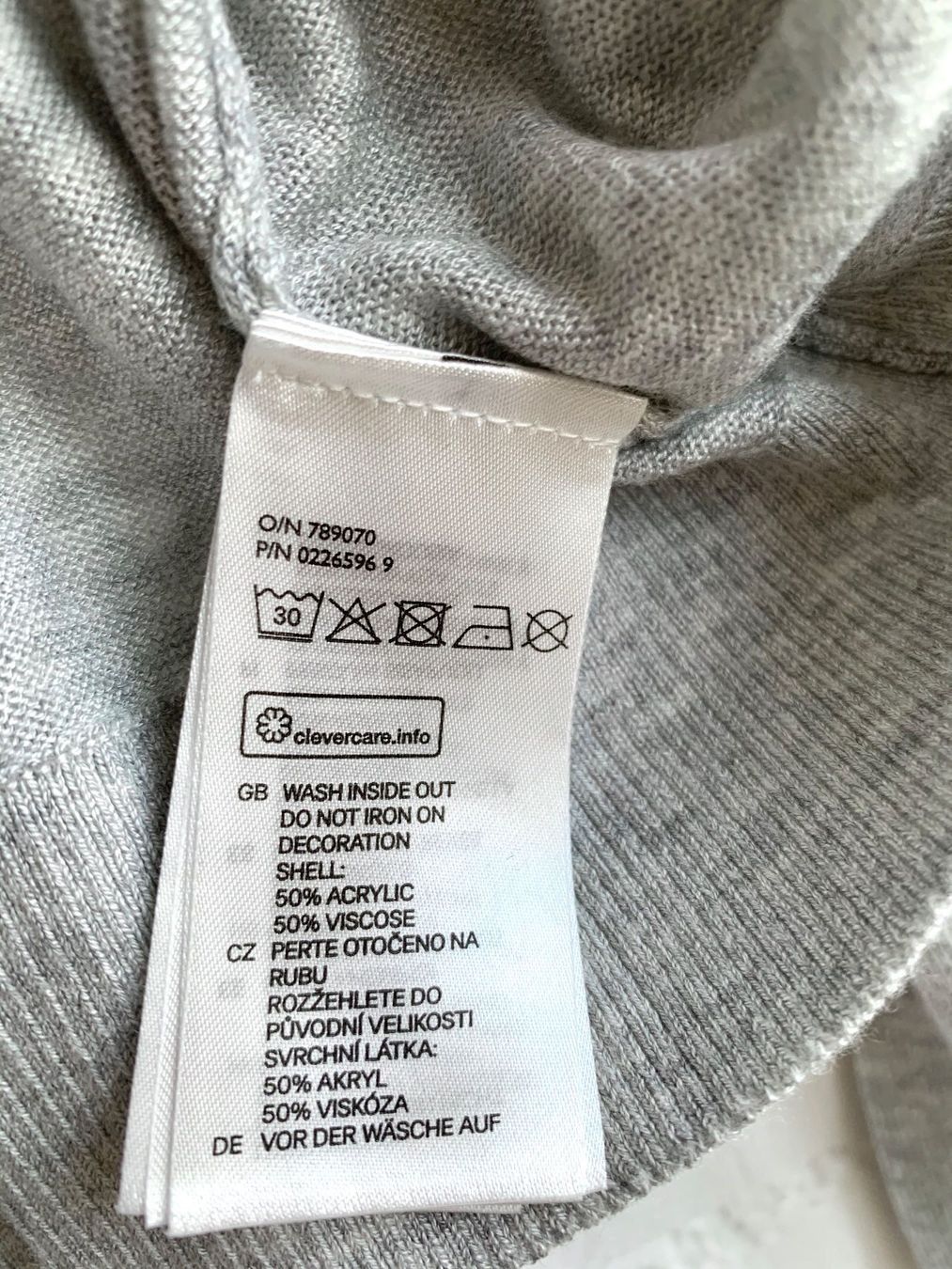 H&M Maglioni & Felpe: Pullover mit Pailetten von H&M – Usato da Bern venduto da Fraeuleinhonig 5