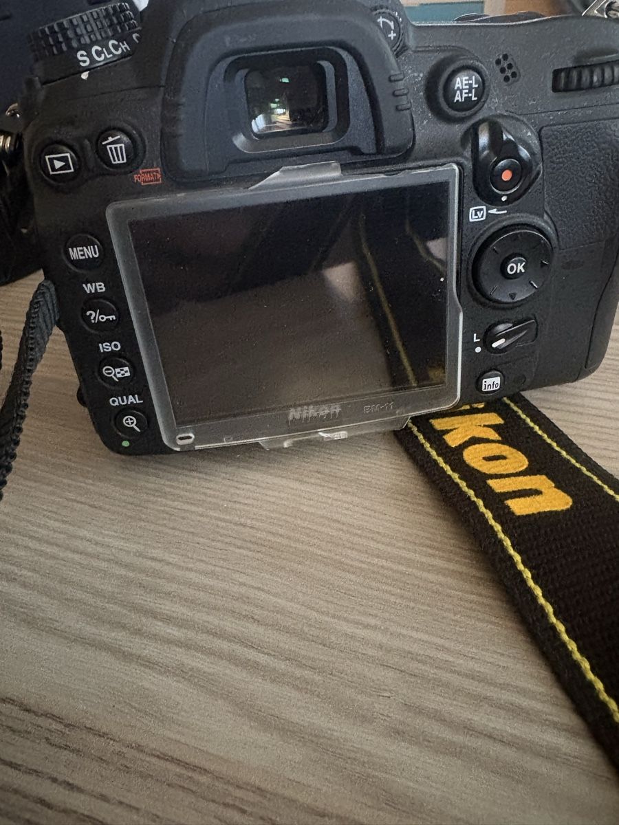 Nikon Fotocamera: Nikon D7000  Très bon état – Usato da Vuadens venduto da Natata88 3