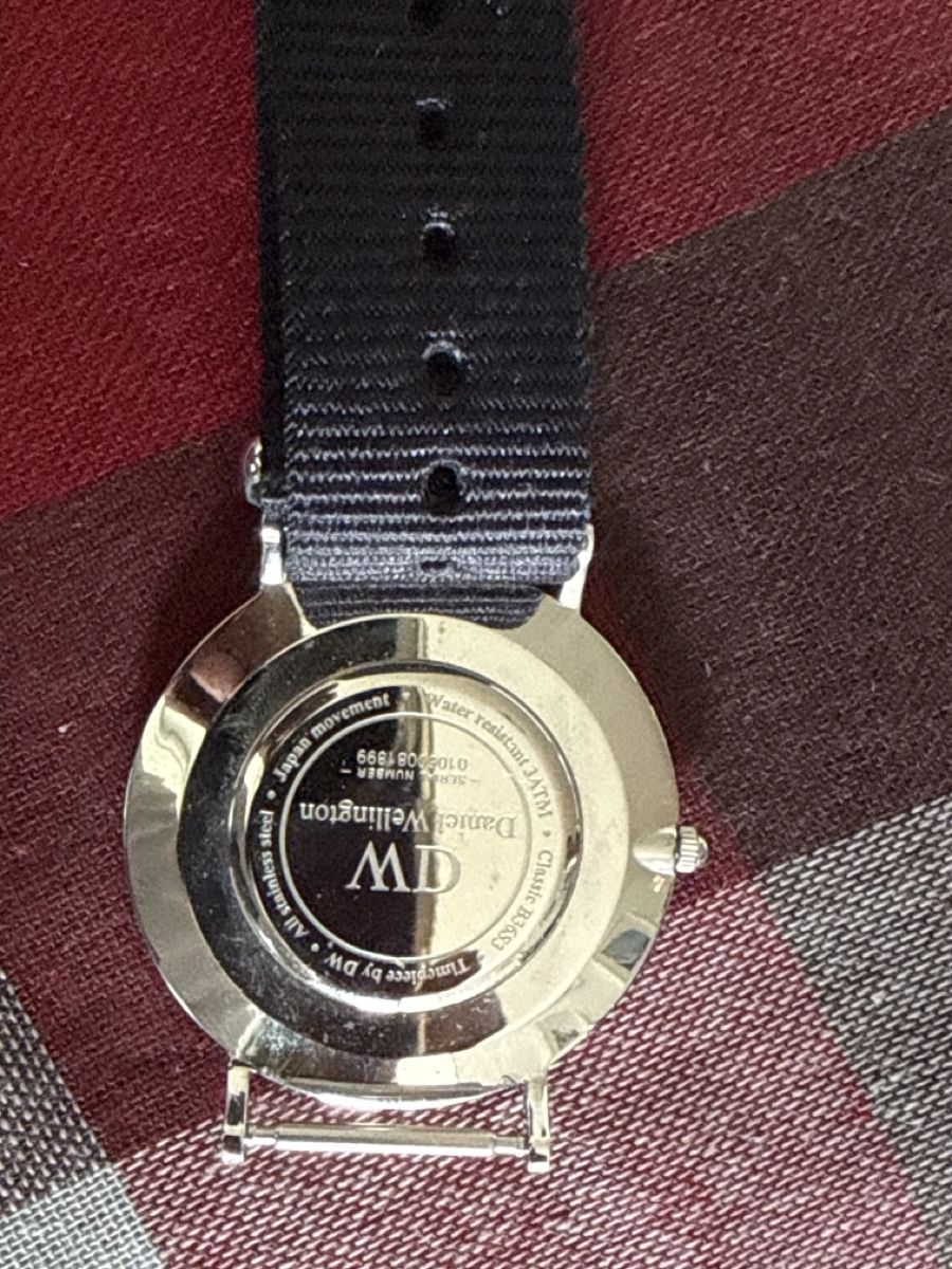 Daniel Wellington Uhren: Daniel Wellington Watch with Nato Strap Good Condition – Gebraucht aus Zürich von sha_vw65 4