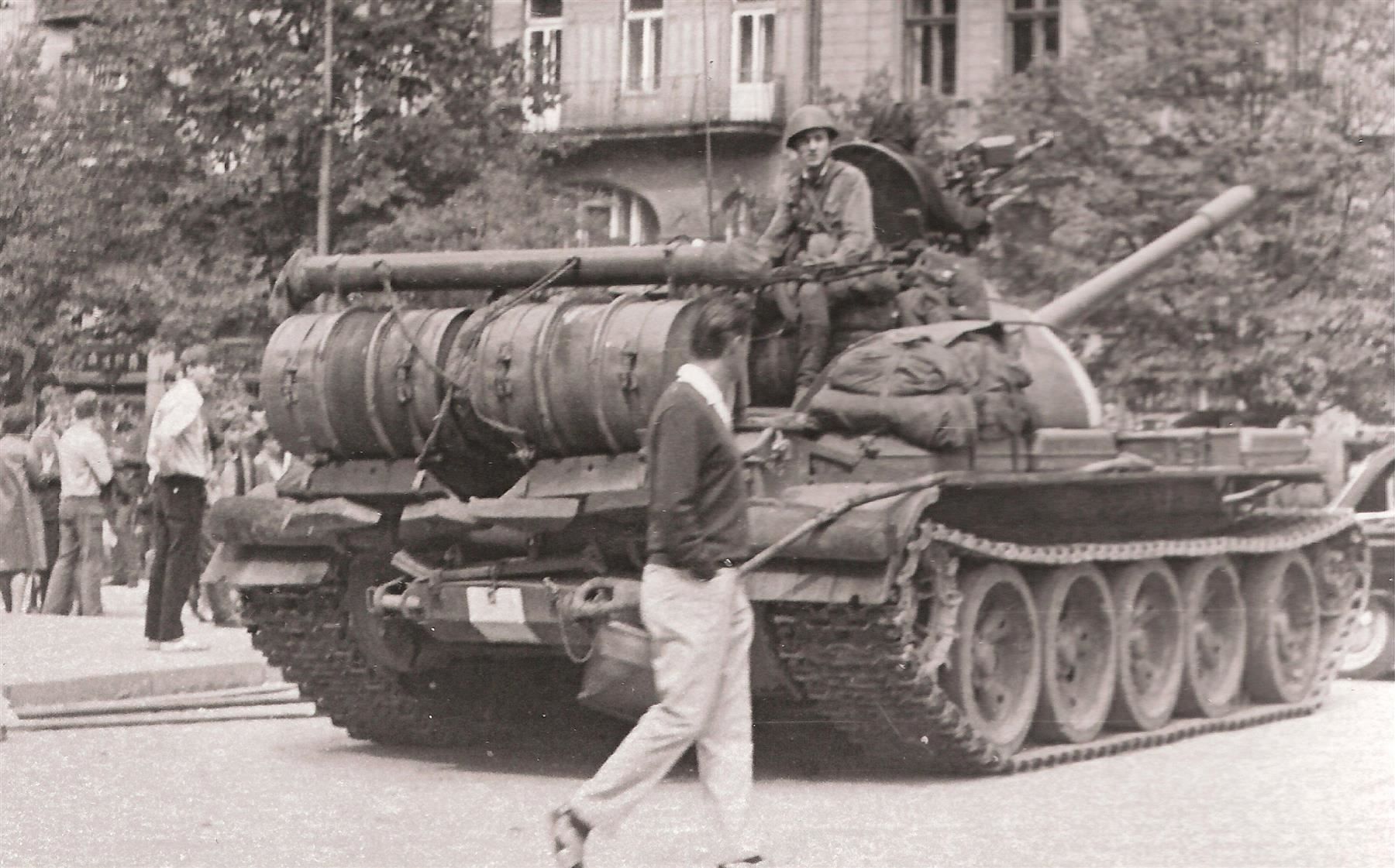 Cartoline postali: Militärpanzer im Ernstfaleinsatz/belebt – Nuovo (secondo la descrizione) da Zürich venduto da Hagliweg