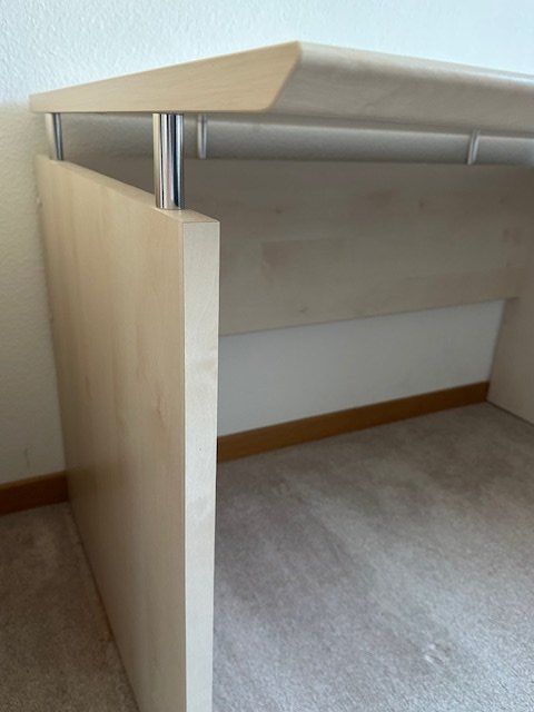 Schreibtische: Praktischer, heller Schreibtisch – Gebraucht aus Brüttisellen von Davos2018 5